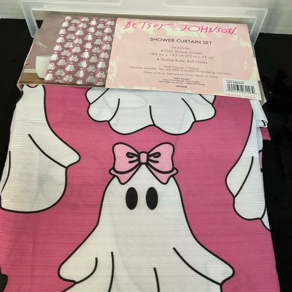 Betsey Johnson Pink and White Halloween Ghost Shower Curtain and Hooks Set - Picture 1 of 3